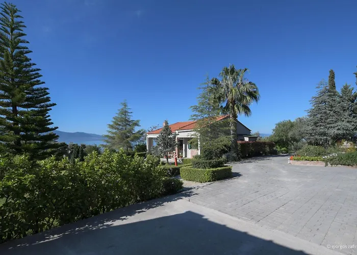 Nerotrivia Villa - Ocean Panorama And Lush Gardens