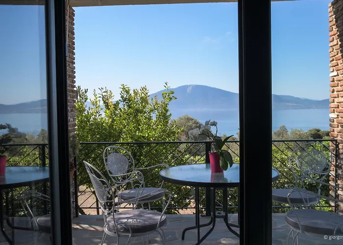 Nerotrivia Villa - Ocean Panorama And Lush Gardens