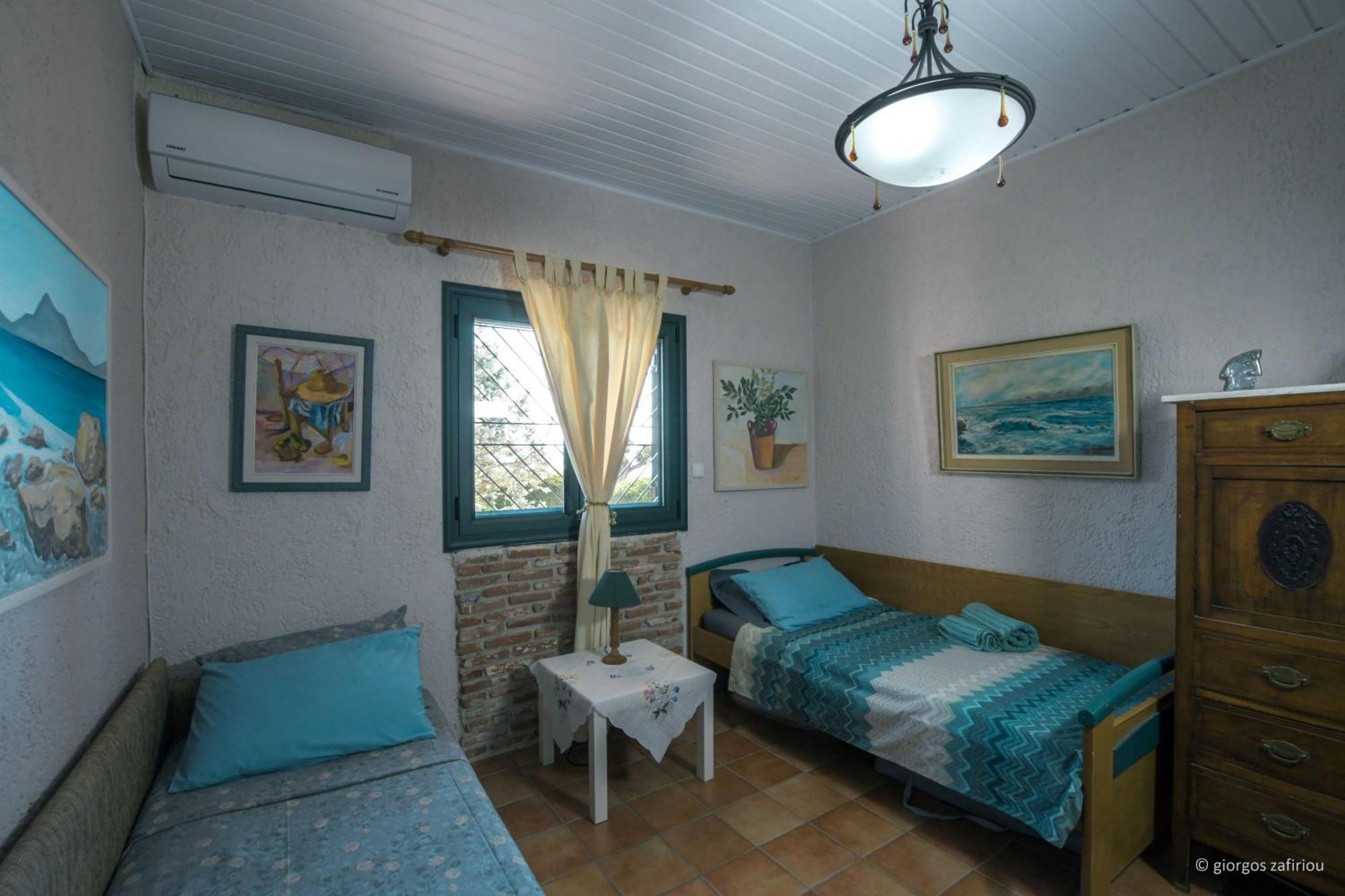 - Ocean Panorama And Lush Gardens * Nerotriviá