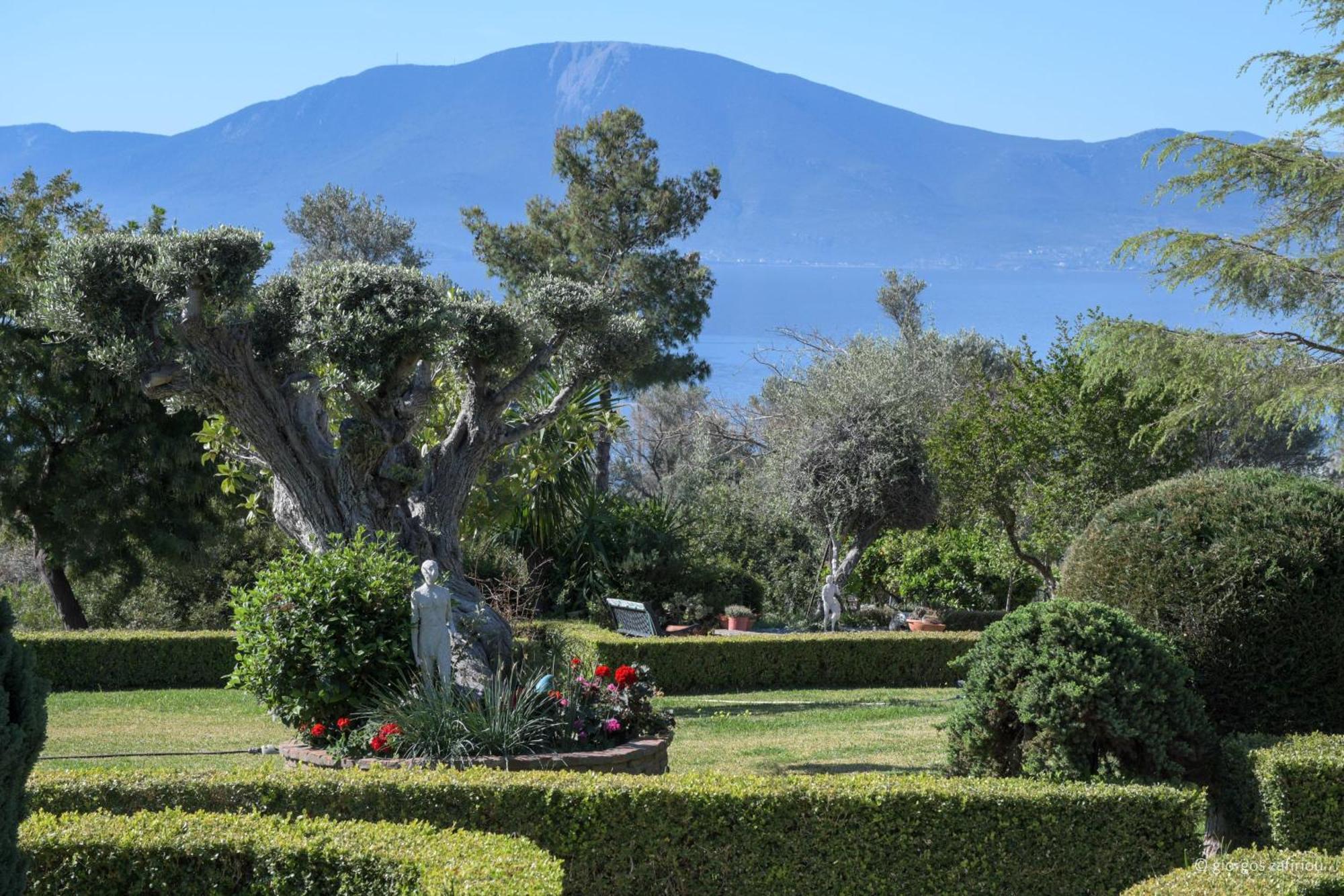 Ferienhaus - Ocean Panorama And Lush Gardens
